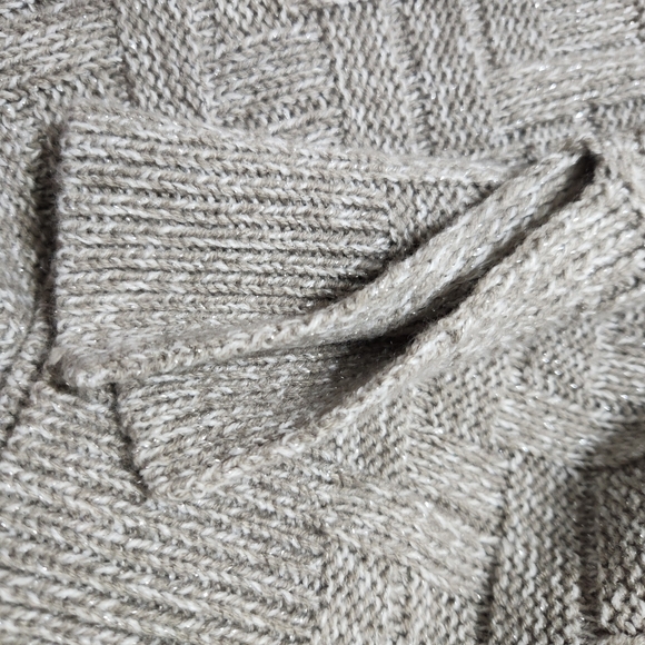 Lane Bryant sweater V front and back neck Size 14/16 silver thread interwoven - Picture 5 of 7